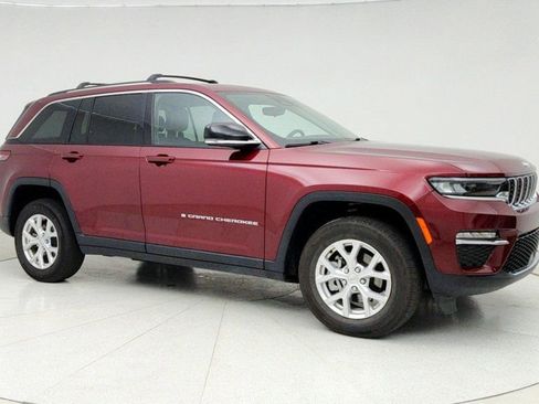 Used 2023 Jeep Grand Cherokee Limited image 3