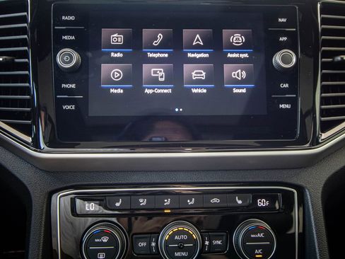 Certified 2023 Volkswagen Atlas Cross Sport SEL R-Line AWD/4WD image 41