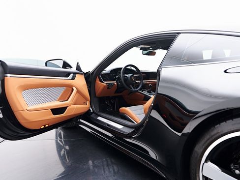 Used 2024 Porsche 911 Carrera S image 39