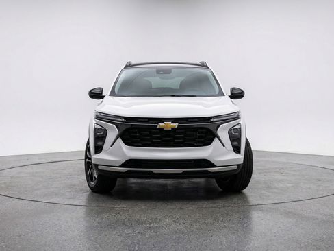 Used 2025 Chevrolet TrailBlazer LT image 2