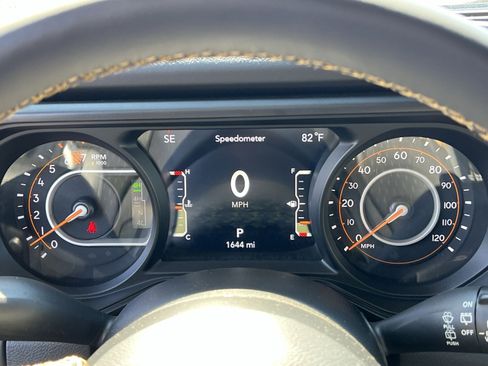 Used 2025 Jeep Wrangler Unlimited Rubicon 392 AWD/4WD image 25