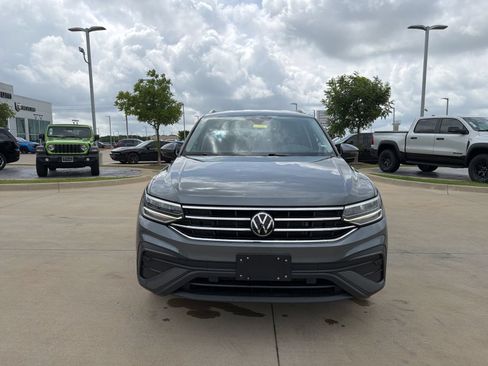 Used 2024 Volkswagen Tiguan SE FWD image 8