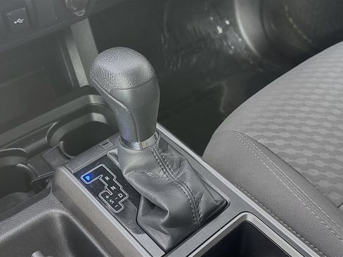 Used 2022 Toyota Tacoma SR5 AWD/4WD image 19