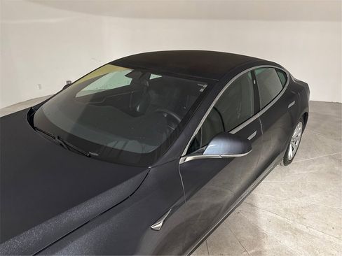 Used 2016 Tesla Model S 70 image 17