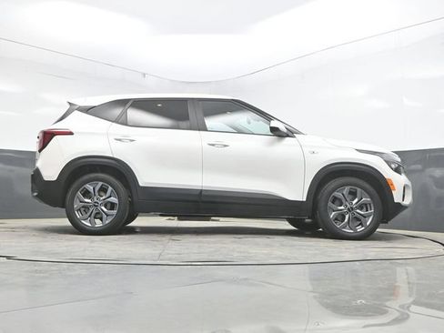 Used 2024 Kia Seltos LX AWD/4WD image 31