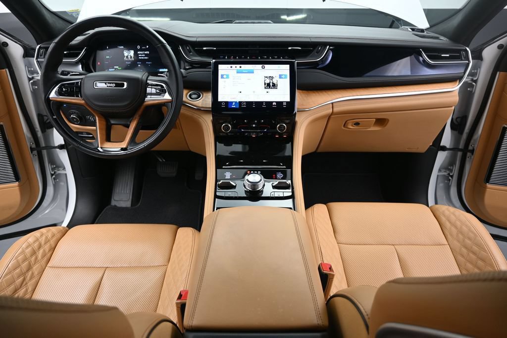 Used 2023 Jeep Grand Cherokee Summit AWD/4WD image 34