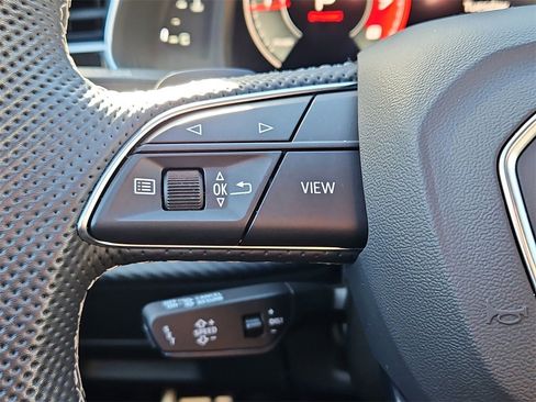 Certified 2025 Audi SQ7 Prestige image 29