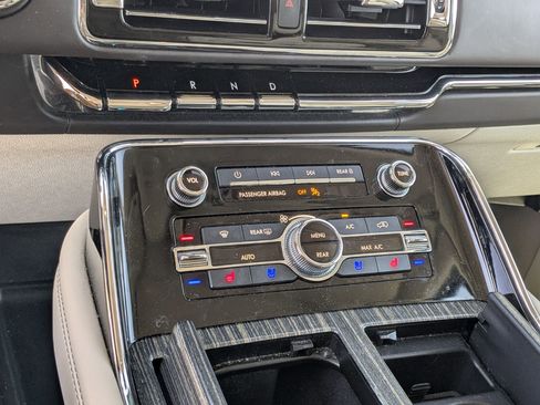 Used 2020 Lincoln Navigator Black Label w/ Cargo Convenience Package image 18