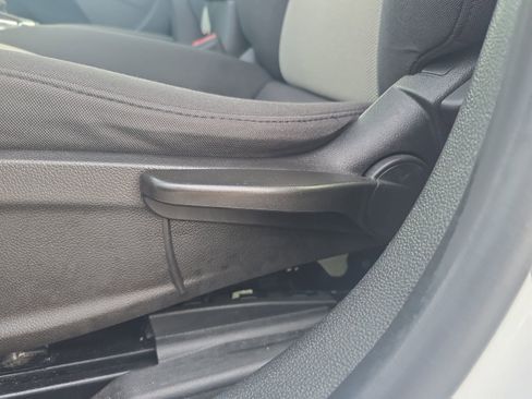 Used 2014 Chevrolet Cruze LS image 16