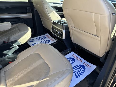 Used 2023 Ford Expedition Limited image 11