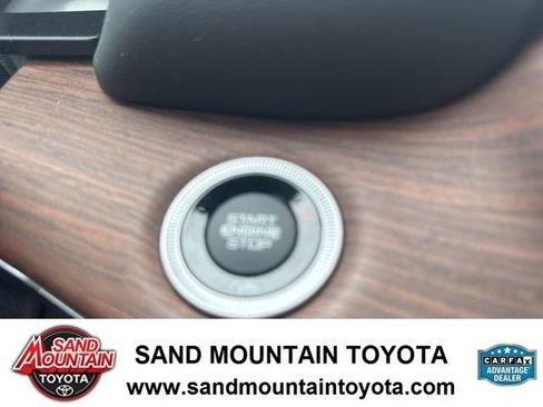 Used 2024 Jeep Grand Cherokee L Summit w/ Luxury Tech Group V image 20