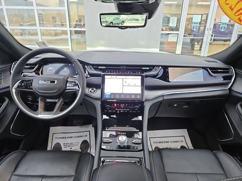 Used 2023 Jeep Grand Cherokee Overland w/ Luxury Tech Group IV image 18