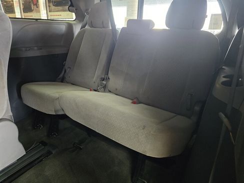 Used 2017 Toyota Sienna LE image 11