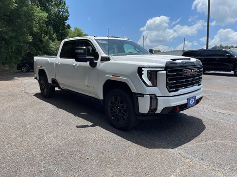Used 2024 GMC Sierra 2500 AT4 w/ AT4 Premium Plus Package AWD/4WD image 9