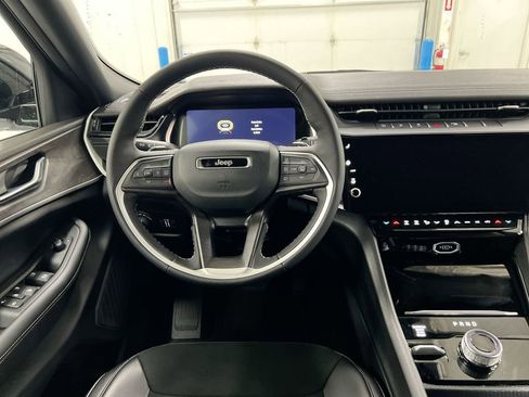 New 2026 Jeep Grand Cherokee Altitude AWD/4WD image 11