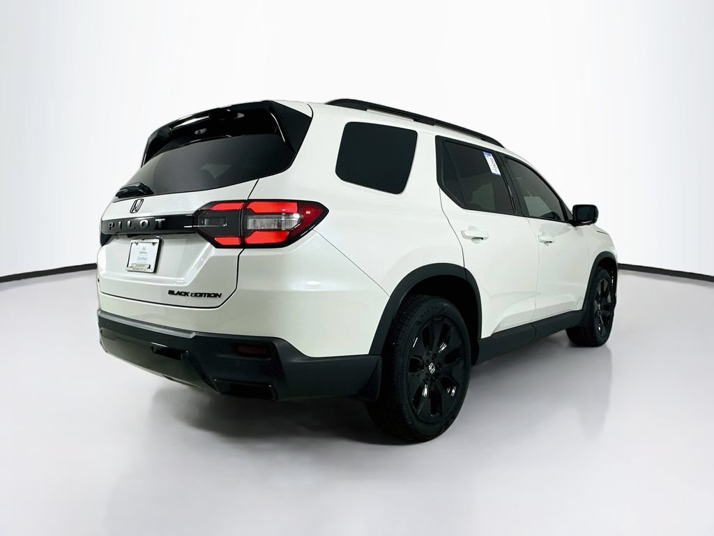 Certified 2026 Honda Pilot Black Edition image 5