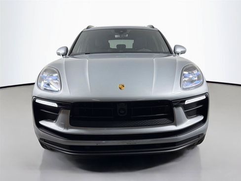 Certified 2026 Porsche Macan AWD/4WD image 10