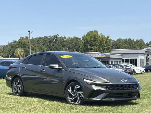 Used 2024 Hyundai Elantra SEL w/ Convenience Package FWD image 15