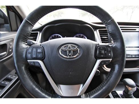 Used 2018 Toyota Highlander Limited Platinum AWD/4WD image 14