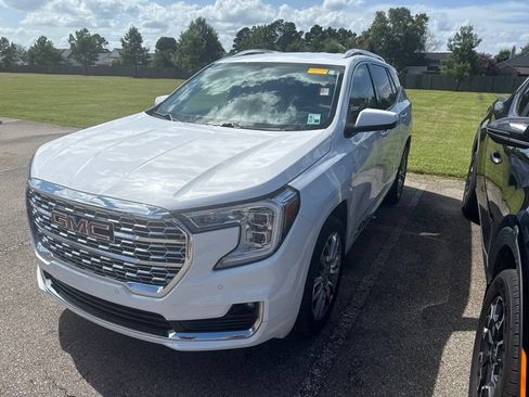 Used 2024 GMC Terrain Denali AWD/4WD image 2