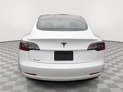 Used 2021 Tesla Model 3 Standard Range Plus image 4