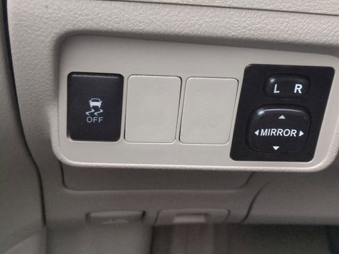 Used 2013 Toyota Corolla LE image 29