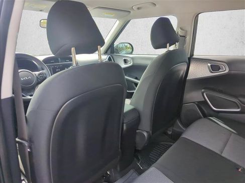 Used 2025 Kia Soul LX w/ LX Technology Package FWD image 19
