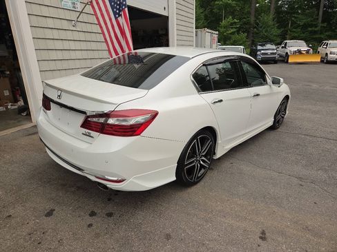 Used 2016 Honda Accord Touring image 10