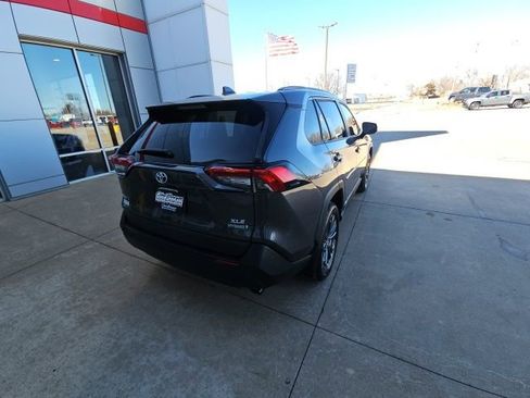 Used 2022 Toyota RAV4 XLE Premium image 7
