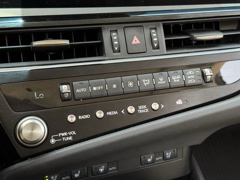 Used 2025 Lexus ES 350 w/ Premium Package FWD image 17