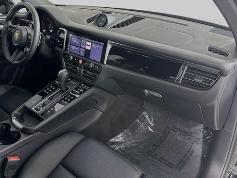 Certified 2026 Porsche Macan AWD/4WD image 30