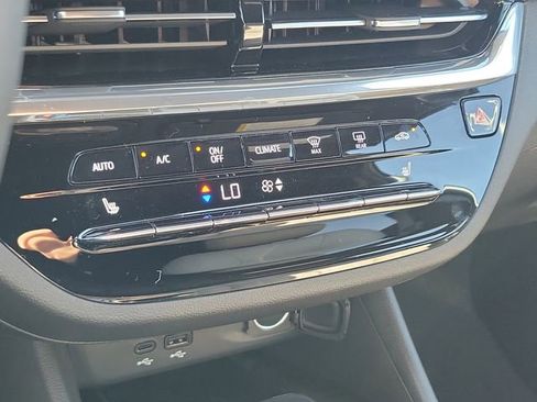 New 2026 Buick Envista Sport Touring FWD image 25