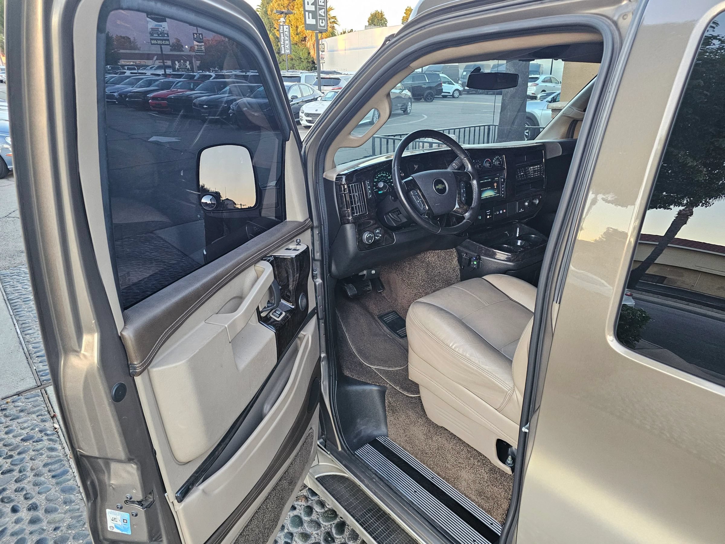 Used 2016 Chevrolet Express 2500 RWD image 9