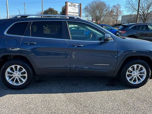 Used 2019 Jeep Cherokee Latitude w/ Cold Weather Group image 4