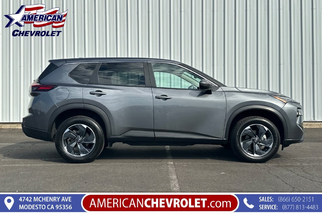 Used 2025 Nissan Rogue SV AWD/4WD image 3