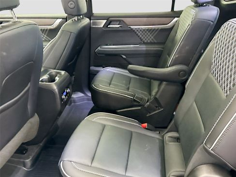 Used 2025 GMC Acadia Denali w/ Super Cruise Package image 5