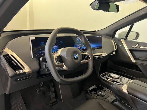 New 2026 BMW iX xDrive60 image 4