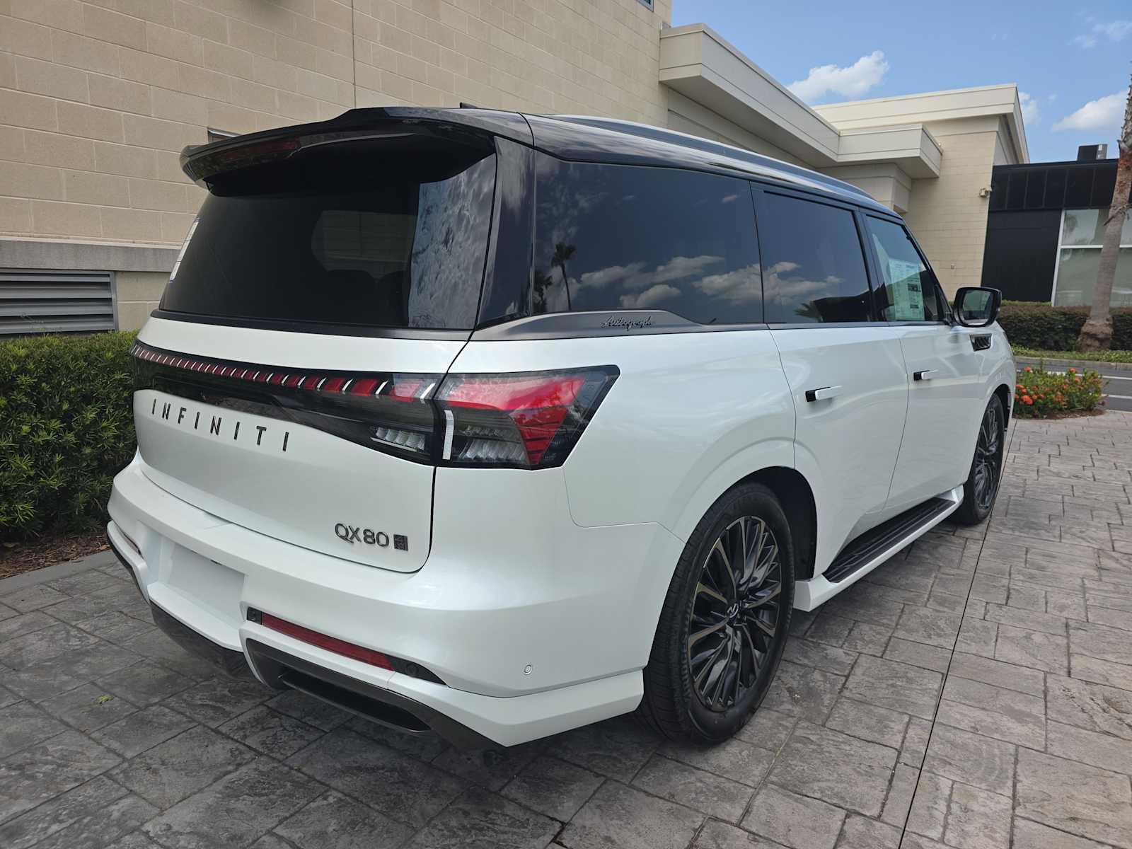 New 2027 INFINITI QX80 Autograph w/ Premium Cargo Package AWD/4WD image 3
