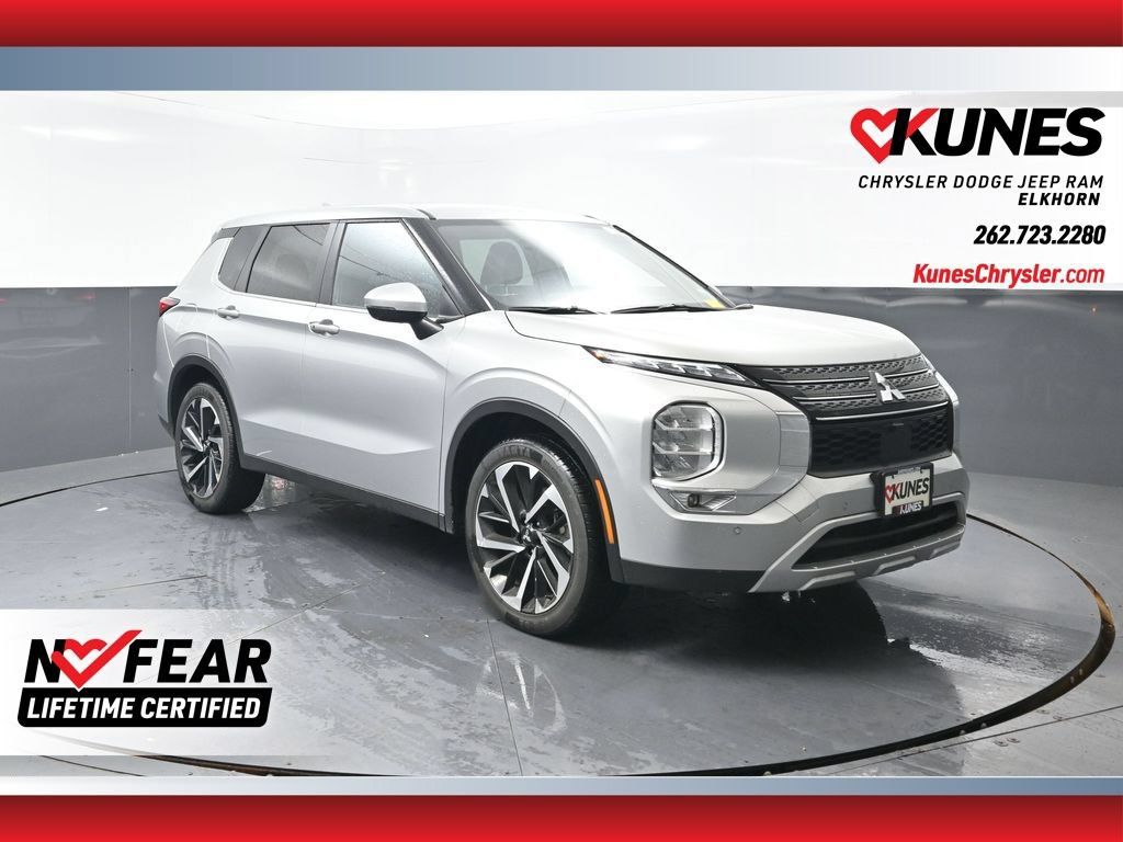 Used 2024 Mitsubishi Outlander SE FWD image 1