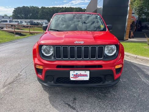 Used 2023 Jeep Renegade Latitude AWD/4WD image 3