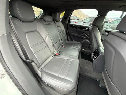 Used 2020 Porsche Cayenne image 8