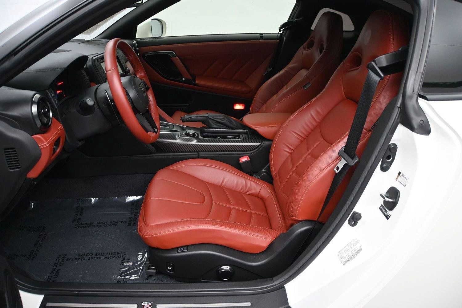 Certified 2024 Nissan GT-R Premium w/ Premium Interior Package AWD/4WD image 9