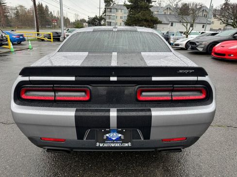 Used 2016 Dodge Challenger SRT Hellcat image 10