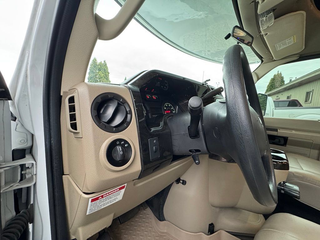 Used 2017 Ford E-450 and Econoline 450 Super Duty w/ Motorhome Prep Package RWD image 15