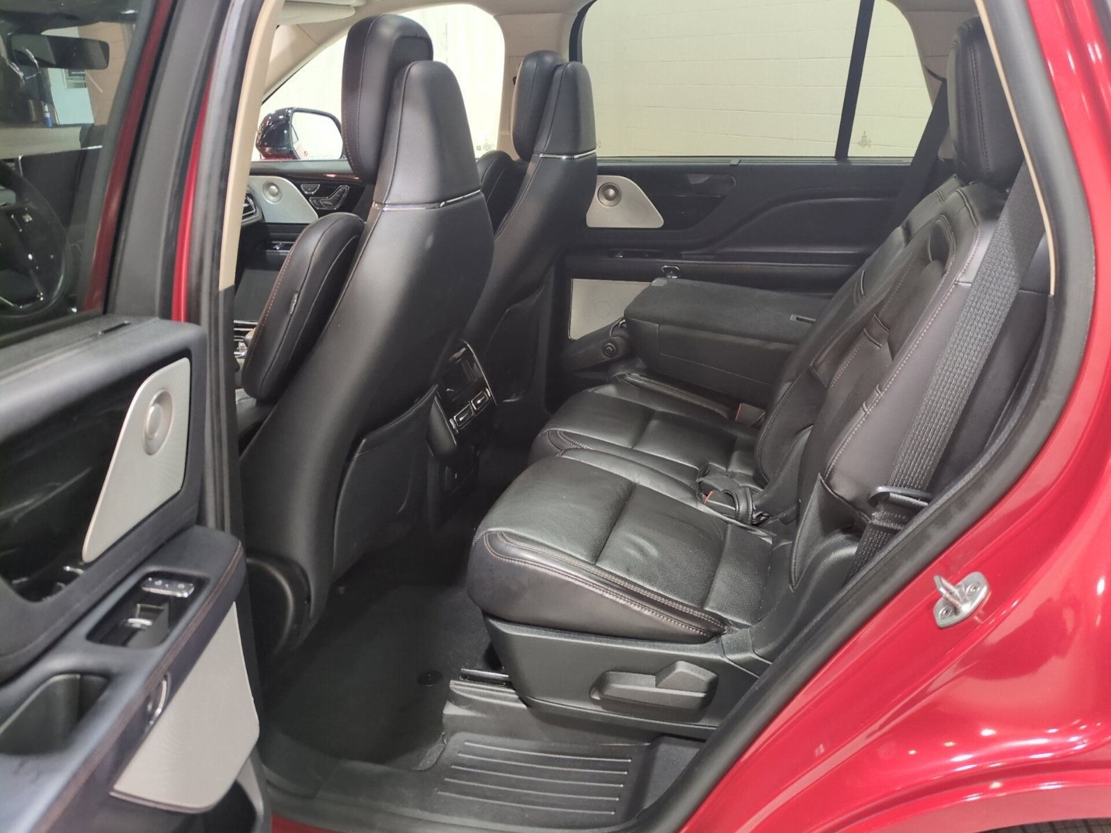 Used 2020 Lincoln Aviator Grand Touring w/ Equipment Group 301A AWD/4WD image 14