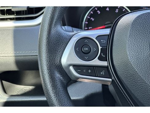 Used 2020 Toyota RAV4 XLE FWD image 37