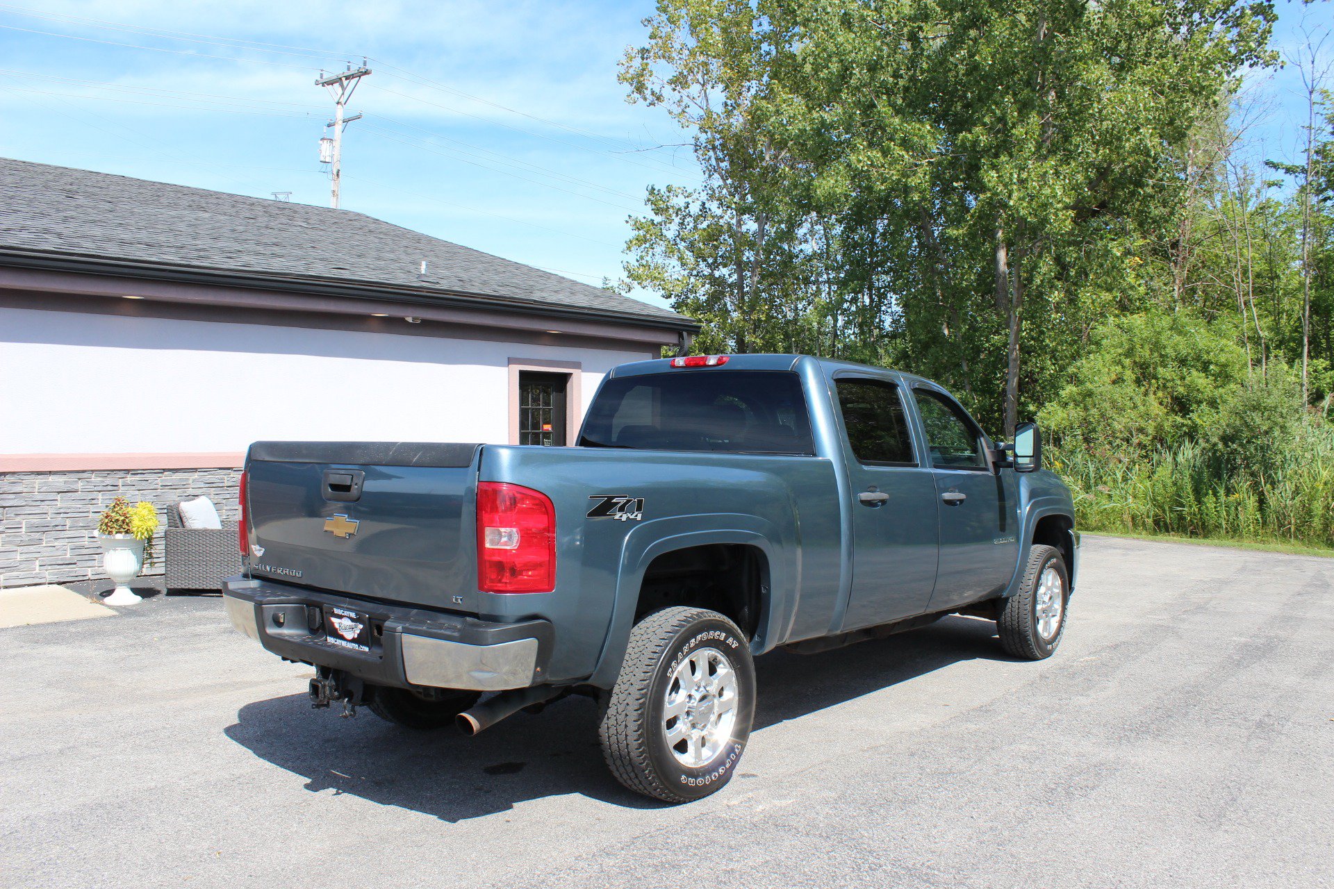 Used 2011 Chevrolet Silverado 2500 LT w/ Interior Plus Package AWD/4WD image 4