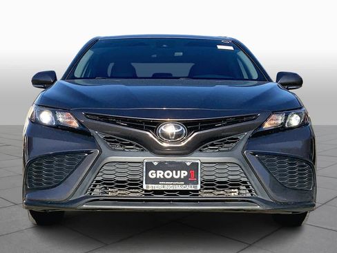 Used 2022 Toyota Camry SE image 3