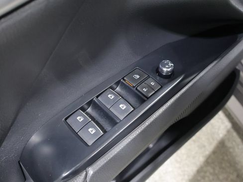 Used 2019 Toyota Camry XLE FWD image 14