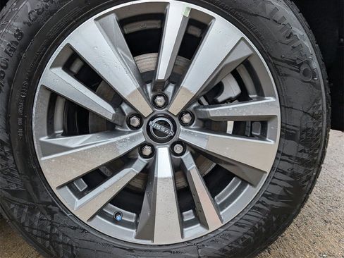 New 2025 Nissan Pathfinder SL image 6